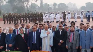 মহান স্বাধীনতা দিবসে প্রধান বিচারপতি শ্রদ্ধা নিবেদন