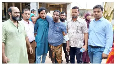 ভবন নির্মাণে অনিয়ম, প্রতিবাদ করতে আসা পৌর কর্মীকে ছাদ থেকে ধাক্কা