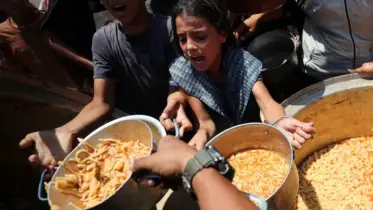 গাজায় সহায়তা কেন্দ্রে ইসরায়েলি হামলা