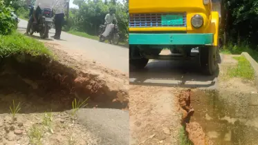 নাজিরহাট-কাজিরহাট সড়কের কালভার্টে বিশাল গর্ত, দুর্ভোগে কয়েক হাজার মানুষ