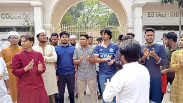 আওয়ামী লীগকে নিষিদ্ধ করার দাবিতে ঢাকা কলেজে বিক্ষোভ মিছিল