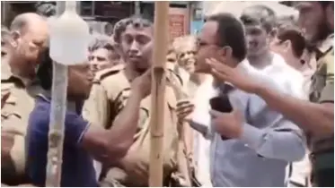 লালমনিরহাটে অবৈধভাবে নির্মিত দোকানপাট উচ্ছেদ অভিযানে বাধা, হেনস্তার শিকার ইউএনও
