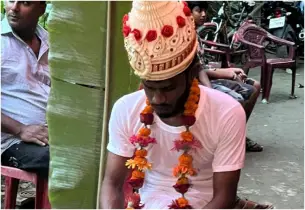 ১২ বছর প্রেম, দুইদিন ধরে একসন্তানের মায়ের অনশনের পর বিয়ে
