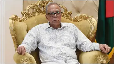 সাবেক রাষ্ট্রপতির দেশত্যাগের দায়িত্বে গাফিলতিতে তিন পুলিশ কর্মকর্তা প্রত্যাহার ও বরখাস্ত
