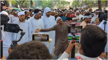 মাথায় কাফনের কাপড় বেঁধে পলিটেকনিক শিক্ষার্থীদের গণমিছিল