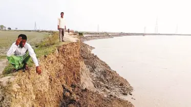 মীরসরাইয়ে ভাঙনে বিলীন হচ্ছে সিডিএসপি বাঁধ, হুমকিতে মৎস্য শিল্প