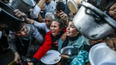 গাজায় ক্ষুধায় প্রাণহানি ৫৭: ইসরায়েলের পদক্ষেপের বিরুদ্ধে তীব্র প্রতিবাদ