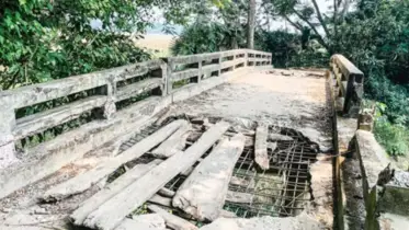 ছয় গ্রাম মানুষের ভরসা ৩০ বছরের ভাঙা ব্রিজ:চলাচলে ভোগান্তি