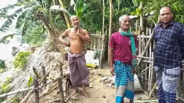 ঢেপা নদীর গর্ভে বসতভিটা, আতঙ্কে বীরগঞ্জের নদী পাড়ের মানুষ  