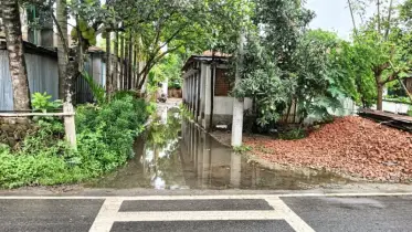 সংস্কারের নামে রাস্তা চলাচলের অনুপযোগী করে নিরুদ্দেশ ঠিকাদার