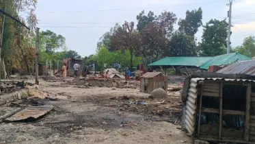 দুর্বৃত্তের আগুনে নিঃস্ব ৭ পরিবার, অভিযোগ নেয়নি পুলিশ