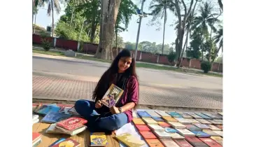 বইয়ের ঘ্রাণে স্বপ্ন গড়ছে মেহেরুননেসা মিম