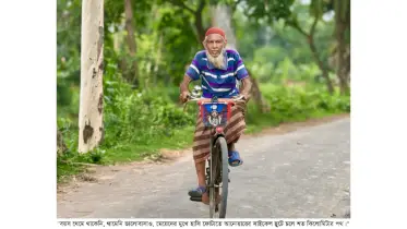 শত কিলোমিটার সাইকেল চালিয়ে মেয়েদের মুখ দেখেন আনোয়ার, গুড়-মুড়ি খেয়ে চলে জীবন