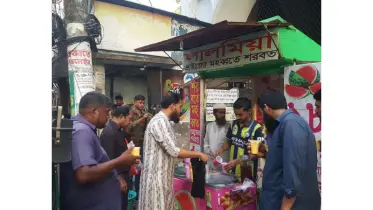 চট্টগ্রামে বিখ্যাত লাল মিয়ার লাল শরবত