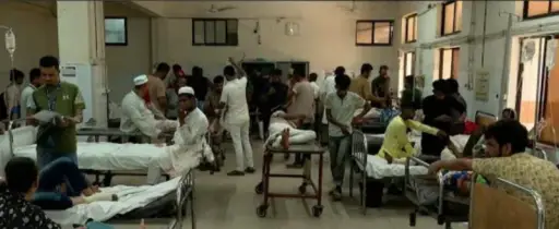 কোরবানি দিতে গিয়ে কেটে গেছে হাত, ভেঙে গেছে পা, হাসপাতালে ভিড়