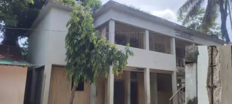 প্রাণের ঝুঁকি নিয়ে চলছে বিদ্যালয়ের শ্রেণি কার্যক্রম