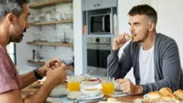 বয়স ৪০ পার হলে ভুলেও খাবেন না যেসব খাবার