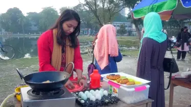 কলেজ শেষে অবসর সময়ে দোকান দিলেন কলেজ শিক্ষার্থীরা