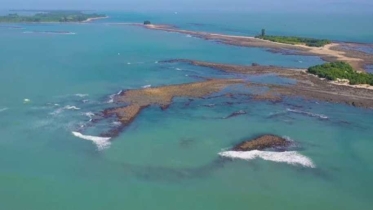 ছেঁড়া দ্বীপে একটিই পরিবার, যাদের জীবন চলে পর্যটকের দয়ায়