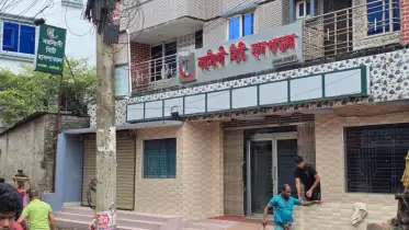 পেটে ১৮ ইঞ্চির কাপড় রেখেই সেলাই, সংকটাপন্ন প্রসূতি- দেড় লাখ টাকায় সমঝোতা করার চেষ্টা