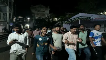 জবিতে শিক্ষক-ছাত্রদের উপর হামলার প্রতিবাদে বাগছাসের বিক্ষোভ,৩ দফা দাবি