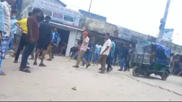 সাভারে ঝুট ব্যবসা নিয়ে বিএনপির দুই পক্ষের উত্তেজনা, মহড়ায় লাঠিসোঁটা