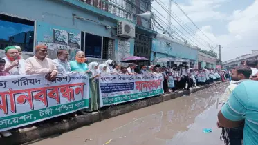 প্রাথমিক বৃত্তি পরীক্ষায় সুযোগ দাবিতে টঙ্গীতে শিক্ষার্থীদের মানববন্ধন