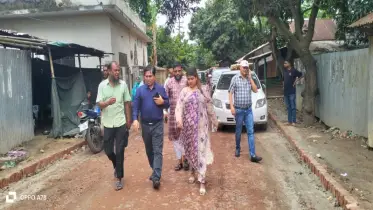 সোনারগাঁয়ের নয়াপুর-রতন মার্কেট রাস্তার প্রশস্তকরণ কাজ পরিদর্শনে ইউএনও