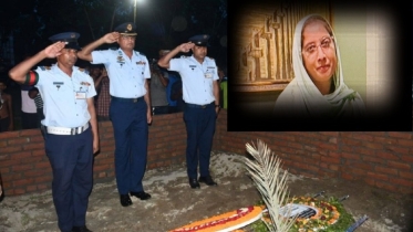 মাইলস্টোনের সাহসী শিক্ষিকা মাহেরীনের সমাধিতে বিমান বাহিনীর শ্রদ্ধা