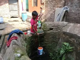 ঢাকায় এখনও আছে  কুয়া! যার পানি ওয়াসার চেয়েও বিশুদ্ধ!