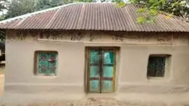 ইট-পাথরের ভিড়ে হারিয়ে যাচ্ছে গ্রামীণ ঐতিহ্য ‘মাটির ঘর’