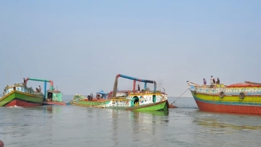 যমুনায় অবৈধভাবে বালু উত্তোলন, হুমকিতে কয়েক শতাধিক মানুষের বসতভিটা