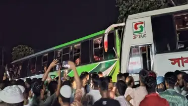 পার্কিং করে রাখা ট্রাকের সাথে চারটি পরিবহনের সংঘর্ষ : ৩০ যাত্রী আহত