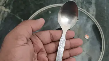  চামচ গিলে ফেললেন যুবক, ছয় মাস পর যা ঘটলো