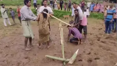 প্রেম করে বিয়ে করায় নবদম্পতিকে হালচাষে বাধ্য করল গ্রামবাসী