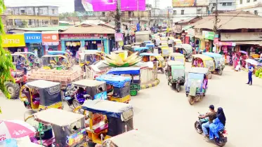খাগড়াছড়ি-চট্টগ্রাম মহাসড়কের দুই পাশ যেন বাসস্ট্যান্ড