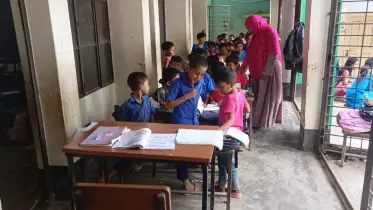 সালথার কুমারপুটি বিদ্যালয়ের শ্রেণিকক্ষ সঙ্কট
