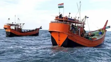 বঙ্গোপসাগরে বাংলাদেশী জলসীমায় ২ ট্রলারসহ ৩৪ ভারতীয় জেলে আটক