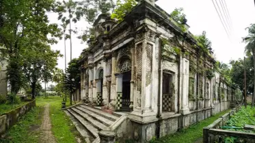 গ্রিক স্থাপত্যে নির্মিত শেরপুরের পৌনে তিনআনি জমিদার বাড়ি 