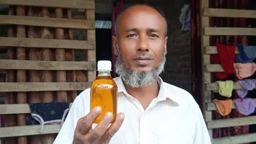 ঝিনাইদহের জাকির হোসেনের ম্যাজিক তেল! 