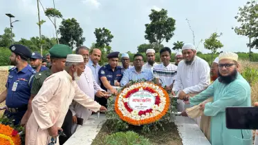নবীনগরে ৫শহীদের সমাধিতে জেলা প্রশাসনের পক্ষ থেকে শ্রদ্ধাঞ্জলি