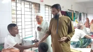 সুন্দরগঞ্জ হাসপাতালে রোগীদের খোঁজখবর নিলেন জামায়াত নেতা মাজেদ