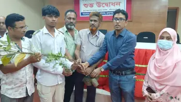 মুকসুদপুরে কৃষক পরিবারের শিক্ষার্থীদের মাঝে গাছের চারা বিতরণ 
