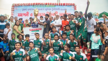 রাজশাহীতে জেলা প্রশাসক গোল্ডকাপ ফুটবল টুর্নামেন্টে মোহনপুর চ্যাম্পিয়ন