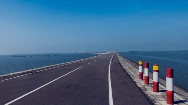 কিশোরগঞ্জের হাওর কন্যা নিকলীতে পর্যটকদের পদচারণায় মুখর 