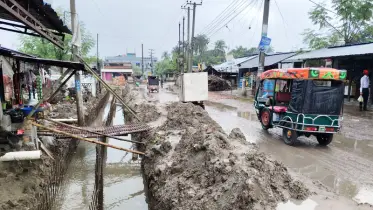 রাজশাহীতে ড্রেন নির্মাণে ত্রুটি, ঠিকাদারকে তিন দিনের আলটিমেটাম