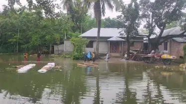 স্বল্প বৃষ্টিতে ডুবে যায় রাস্তা জনদুর্ভোগ চরমে 