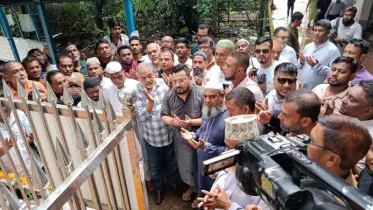 সাবেক হুইপ সৈয়দ ওয়াহিদুল আলমের কবর জিয়ারতে ব্যারিস্টার মীর হেলাল