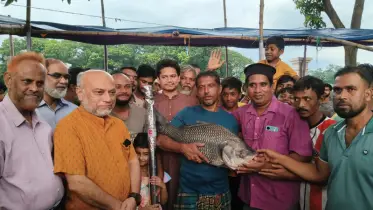 বাকৃবিতে মৎস্য শিকার প্রতিযোগিতায় বিজয়ীদের মধ্যে পুরস্কার বিতরণ