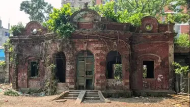 জেলা প্রশাসকের নির্দেশে ‘সত্যজিৎ রায়ের পূর্বপুরুষের’ বাড়ি ভাঙার কাজ বন্ধ আলোচনার ঝড় 